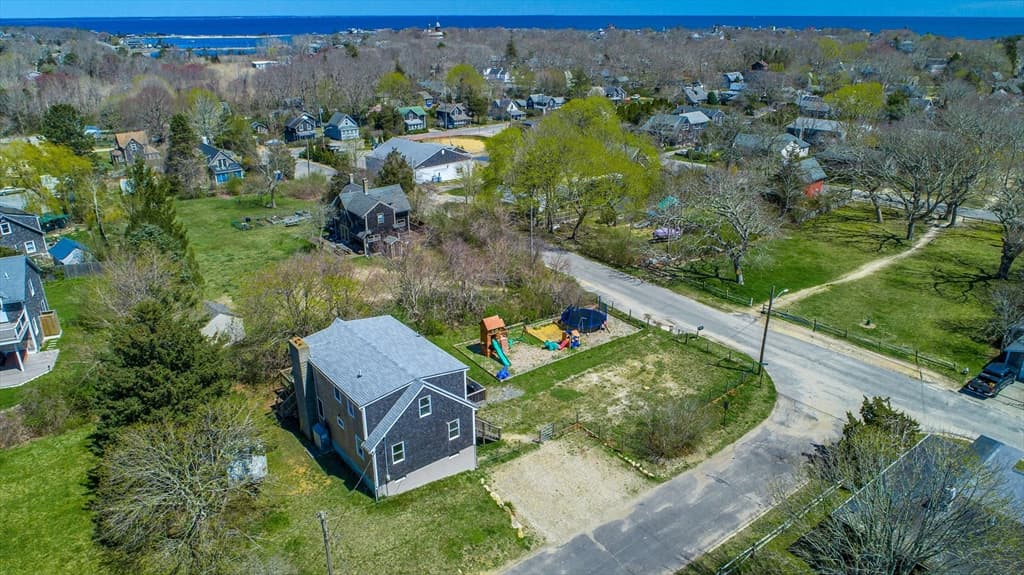 16 Franklin Ave photo 3