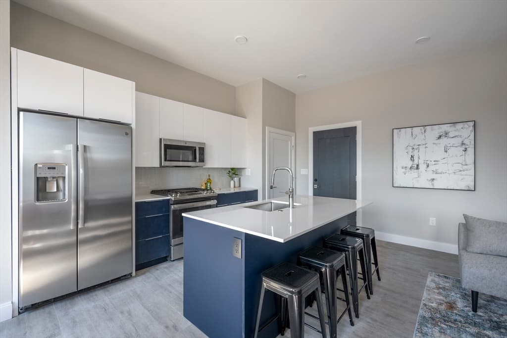656 Saratoga #213 photo 2