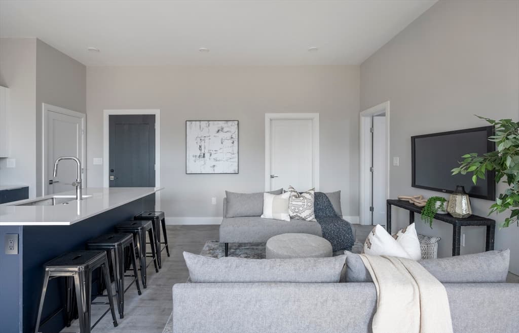656 Saratoga #213
