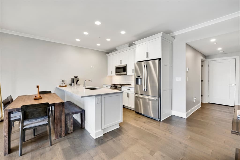 353 Summer St #208 photo 5