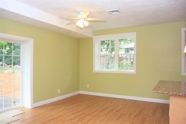 92 Warner Ave photo 5