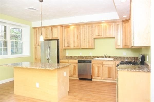 92 Warner Ave photo 4