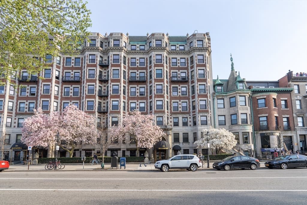 466 Commonwealth Ave #301
