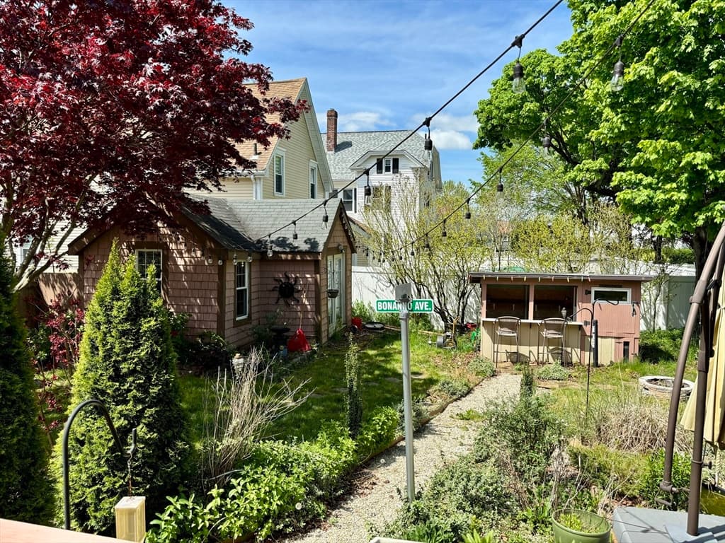 218 Main St photo 2