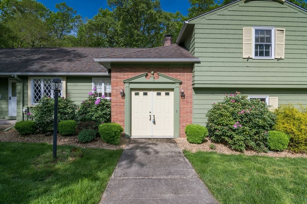 154 Deepwoods Dr photo 2