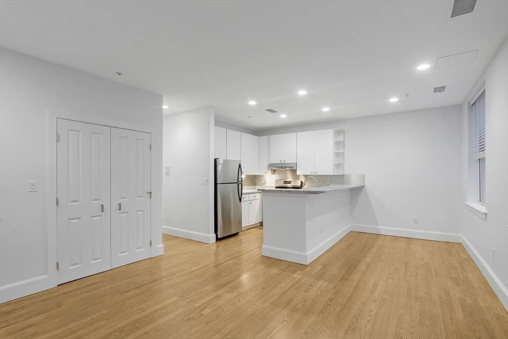 140 Boylston St. #6 photo 2