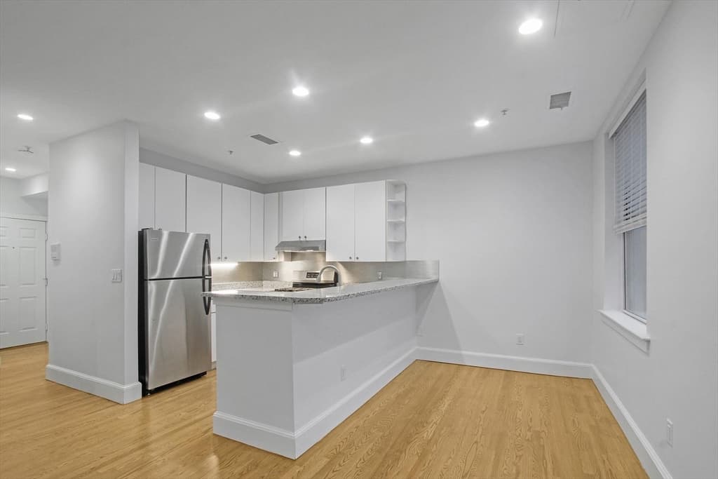 140 Boylston St. #6 photo 3