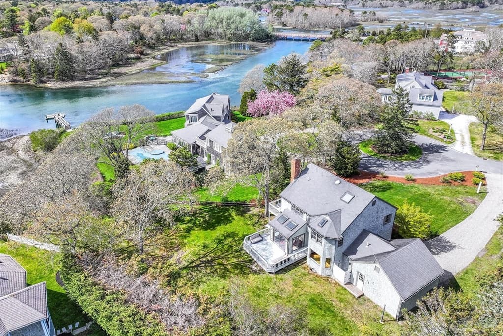 7 Shoal Hope Dr