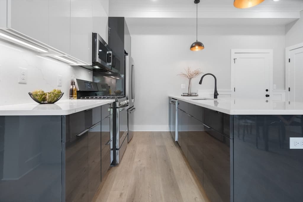 115 Thurston St #D photo 3