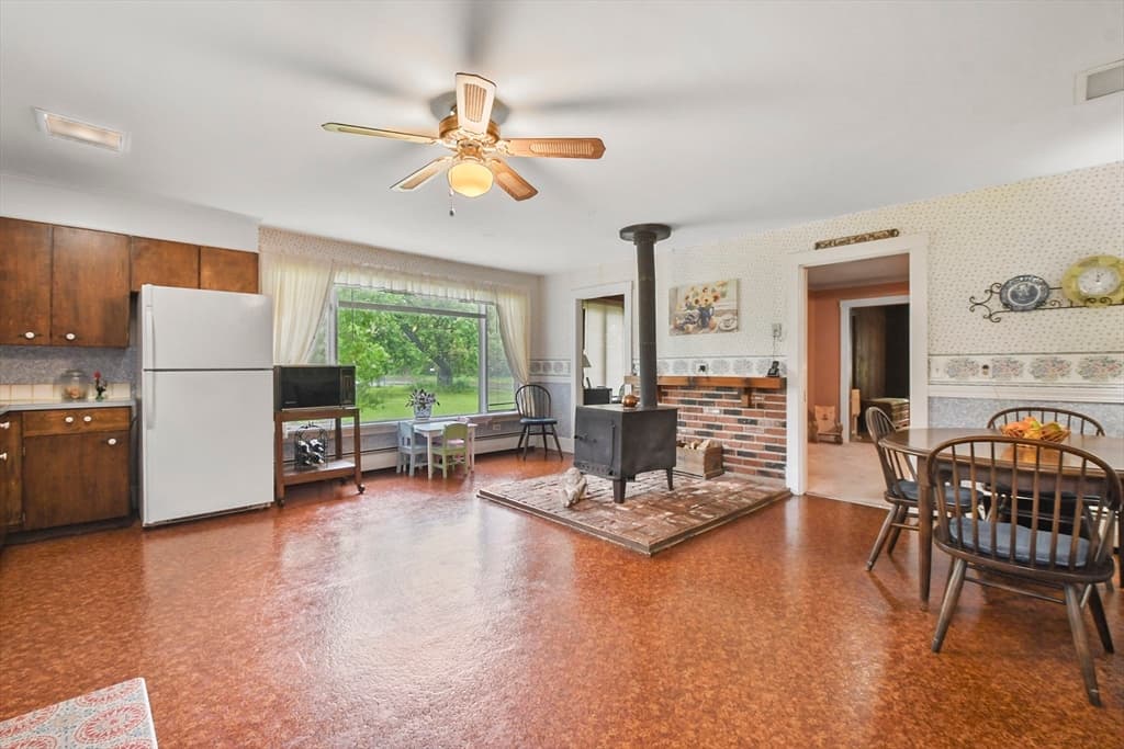 1209 Main Street photo 5