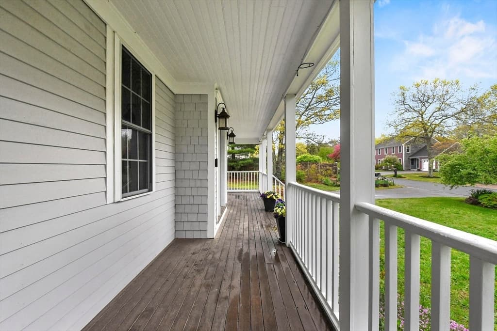 62 Terrence Ave photo 3