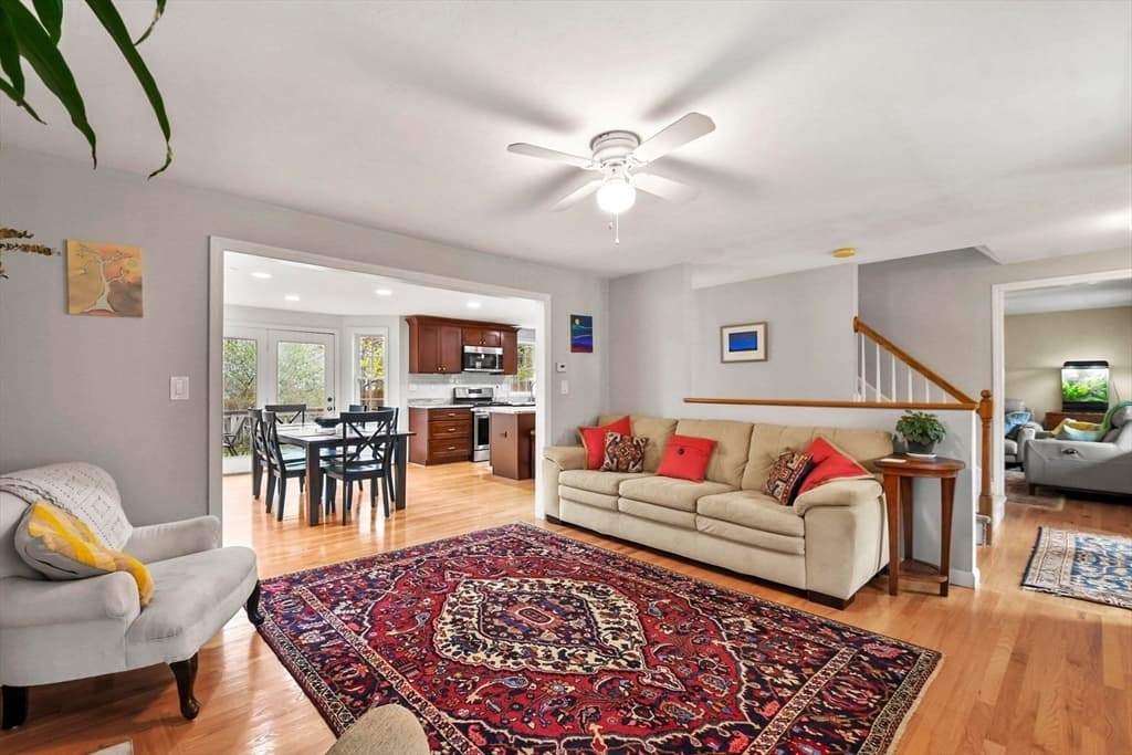 62 Terrence Ave photo 5
