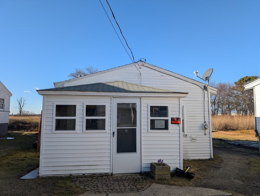 104 Cable Ave photo 2