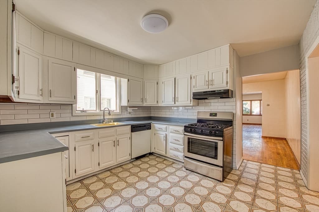 60 Windsor Road #1 photo 3