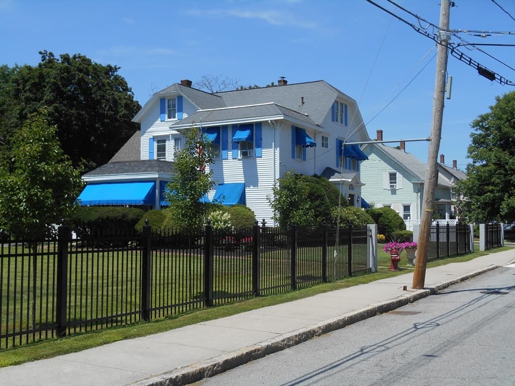 46 Capron St photo 4
