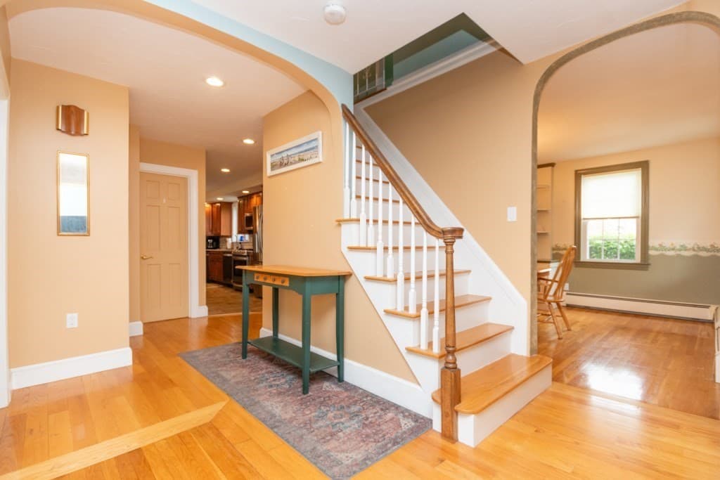 25 Sheppard Ave photo 3