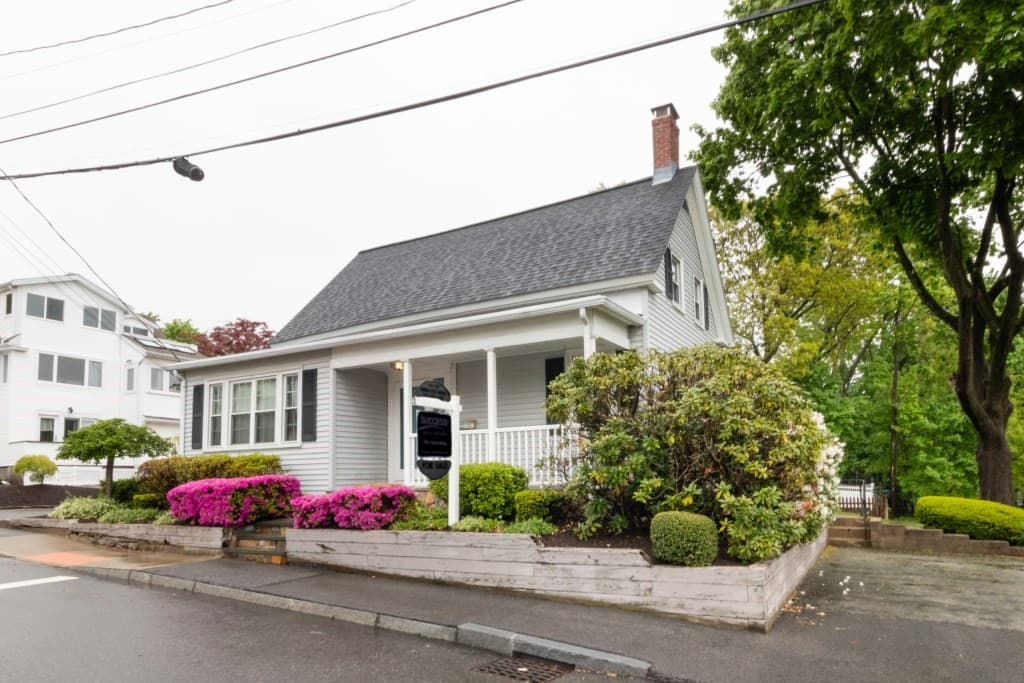 25 Sheppard Ave