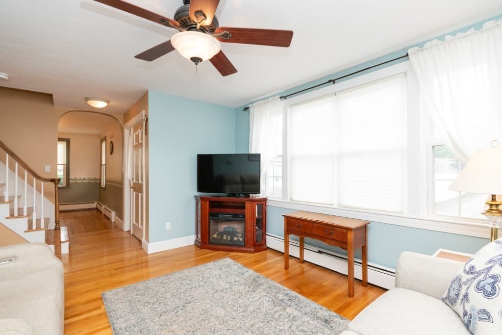 25 Sheppard Ave photo 4