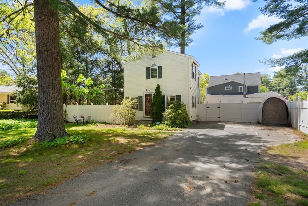 15 Great Lake Drive photo 2