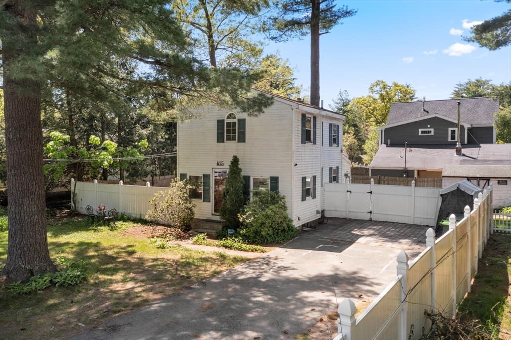15 Great Lake Drive photo 3