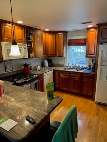 297 Bolton St photo 2