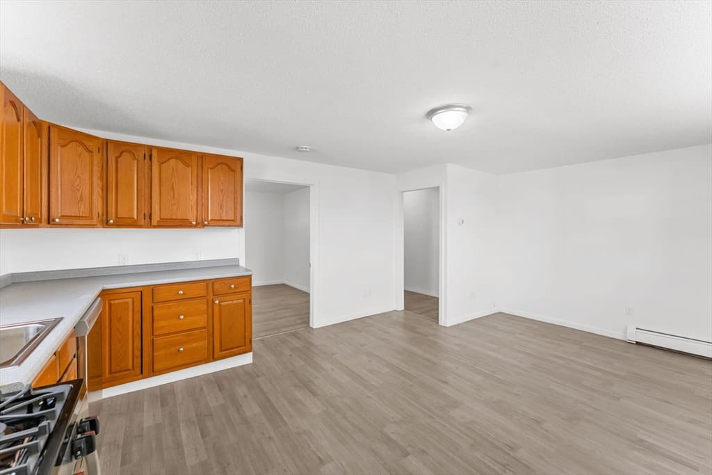 128 Clifford St photo 5
